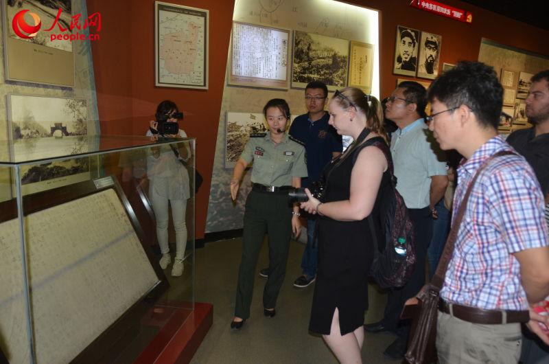 中外青年學者參觀中央革命根據地歷史博物館。人民網 趙艷紅/攝