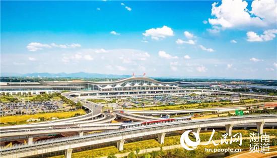 長沙黃花國際機場已成為中國區域性國際航空樞紐機場，躋身“全球機場百強”。