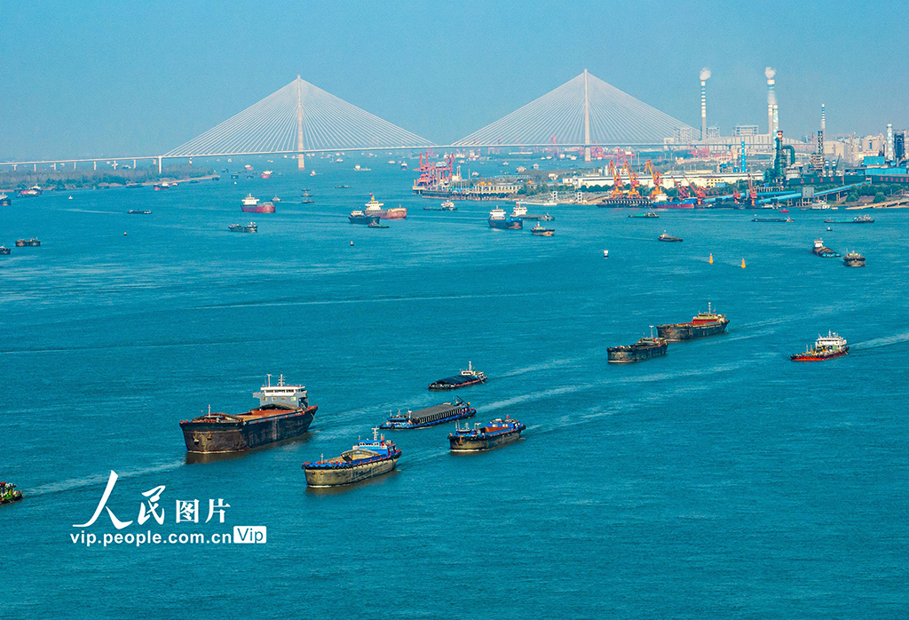 安徽蕪湖：長江水域航運忙