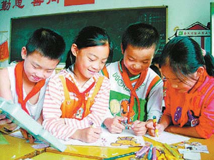 湖南小学鼓励<em>男女</em>生牵手 家长担心促成早恋--观