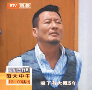 2011年4月15日晚,孙兴及其女友、朋友等人在金宝街附近一饭店聚会时,被警方查获。孙兴透露,两次婚姻让他感到失败,便借吸毒排解。他承认,吸食毒品已有5年,大麻、K粉等毒品都尝试过,“只是想给自己一些能量、给养。”有港媒爆料称,孙兴供出其毒品来源之一是内地演艺界一重量级人物。